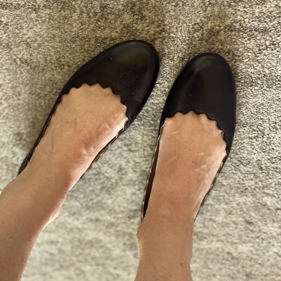 Chloé - Lauren Scalloped Leather Ballet Flats - Black Leather - Picture 7 of 7